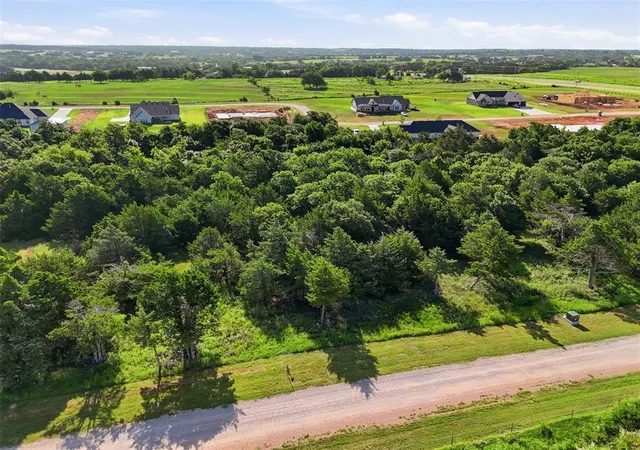 2nd image of 940 Creekside Trl #003, Guthrie, OK 73044 | MLS# 1241333