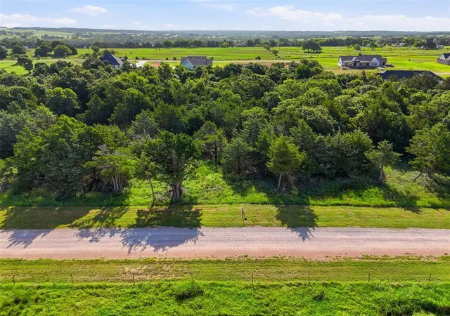 3rd image of 940 Creekside Trl #003, Guthrie, OK 73044 | MLS# 1241333