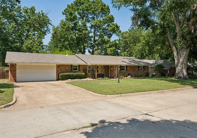 Photo 2 of Single family home for sale at 2657 Brentwood Dr, Norman, OK 73069 | MLS# 1241337 | Listing updated on 2026-09-13