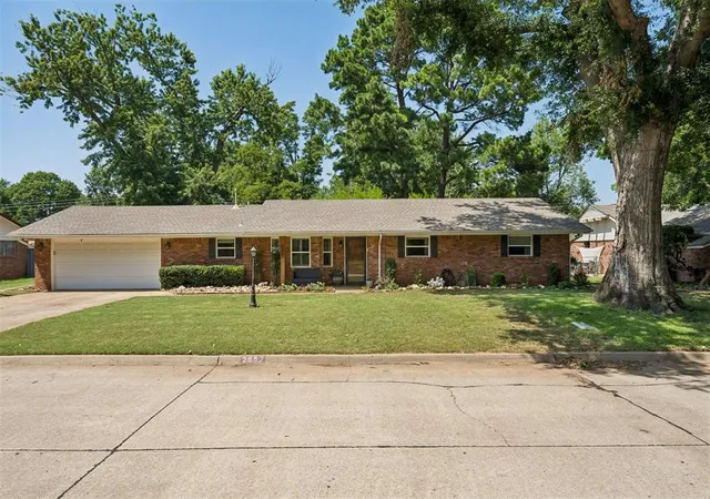 Photo 3 of Single family home for sale at 2657 Brentwood Dr, Norman, OK 73069 | MLS# 1241337 | Listing updated on 2026-09-13