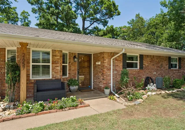 Photo 3 of Single family home for sale at 2657 Brentwood Dr, Norman, OK 73069 | MLS# 1241337 | Listing updated on 2026-09-13