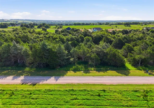 2nd image of 960 Creekside Trl #004, Guthrie, OK 73044 | MLS# 1241338