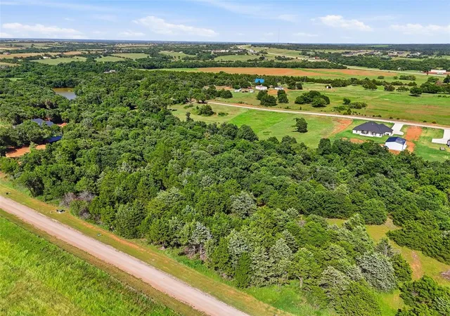 2nd image of 980 Creekside Trl #005, Guthrie, OK 73044 | MLS# 1241340