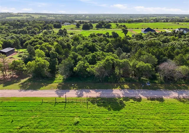 2nd image of 1000 Creekside Trl #006, Guthrie, OK 73044 | MLS# 1241342