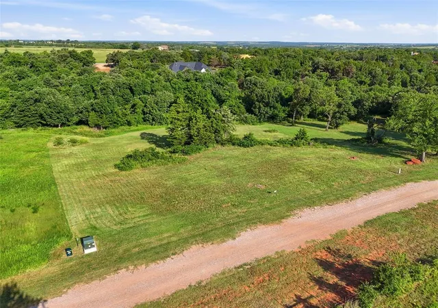 2nd image of 1001 Meadow Park Rd #025, Guthrie, OK 73044 | MLS# 1241344
