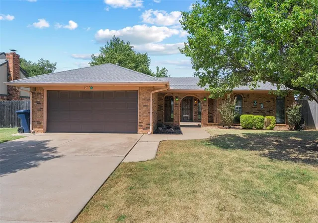 Photo 3 of Sale Pending at 25 Corona Dr, Oklahoma City, OK 73149 | MLS# 1241350 | Listing updated on 2026-08-25