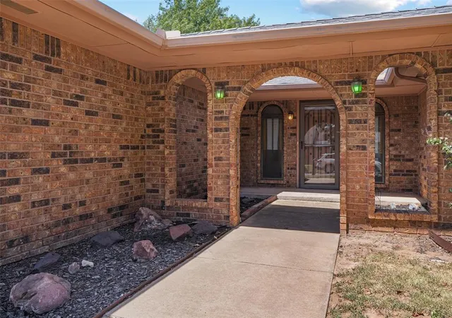 Photo 3 of Sale Pending at 25 Corona Dr, Oklahoma City, OK 73149 | MLS# 1241350 | Listing updated on 2026-08-25