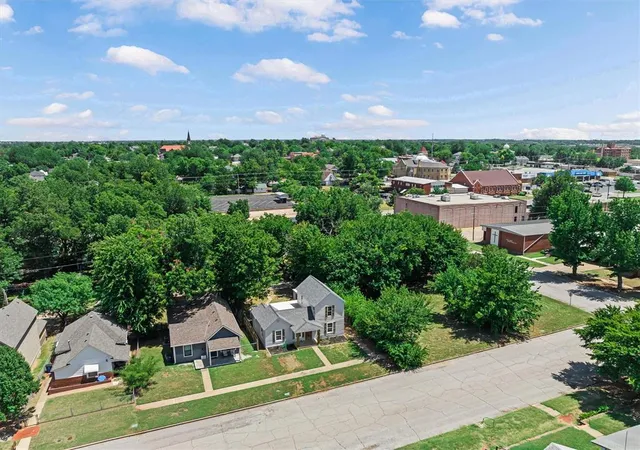 4th image of 410 N Division St, Guthrie, OK 73044 | MLS# 1241352