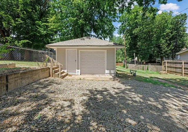 50th image of 410 N Division St, Guthrie, OK 73044 | MLS# 1241352