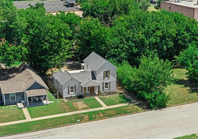 5th image of 410 N Division St, Guthrie, OK 73044 | MLS# 1241352