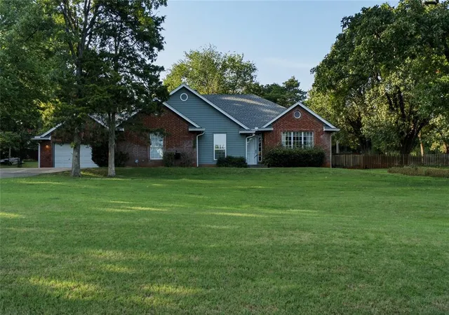 Photo 1 of Sale Pending at 3333 Everett Dr, Edmond, OK 73013 | MLS# 1241354 | Listing updated on 2026-08-31