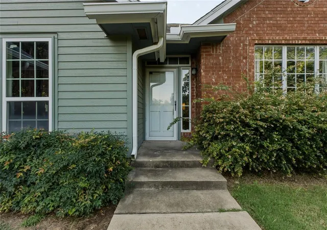 Photo 4 of Sale Pending at 3333 Everett Dr, Edmond, OK 73013 | MLS# 1241354 | Listing updated on 2026-08-31