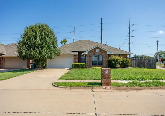 Photo 2 of Single family home for sale at 1613 Pinnacle Ln, Edmond, OK 73003 | MLS# 1241357 | Listing updated on 2026-09-01