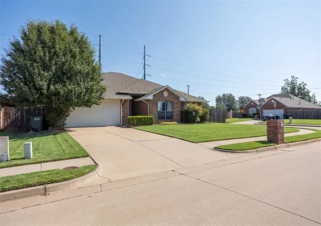 Photo 3 of Single family home for sale at 1613 Pinnacle Ln, Edmond, OK 73003 | MLS# 1241357 | Listing updated on 2026-09-01