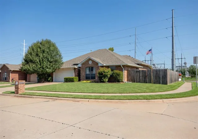 Photo 3 of Single family home for sale at 1613 Pinnacle Ln, Edmond, OK 73003 | MLS# 1241357 | Listing updated on 2026-09-01