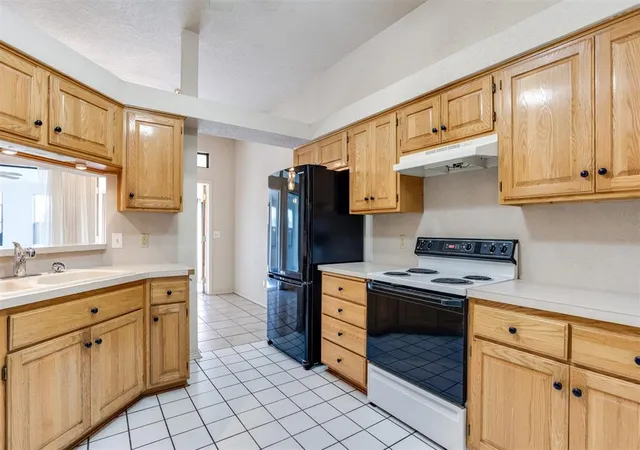 Photo 4 of Single family home for sale at 1613 Pinnacle Ln, Edmond, OK 73003 | MLS# 1241357 | Listing updated on 2026-09-01