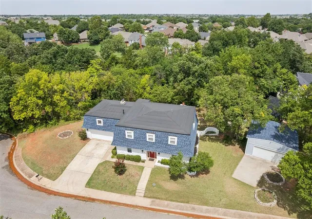 2nd image of 2709 Trail Creek Rd, Edmond, OK 73012 | MLS# 1241360