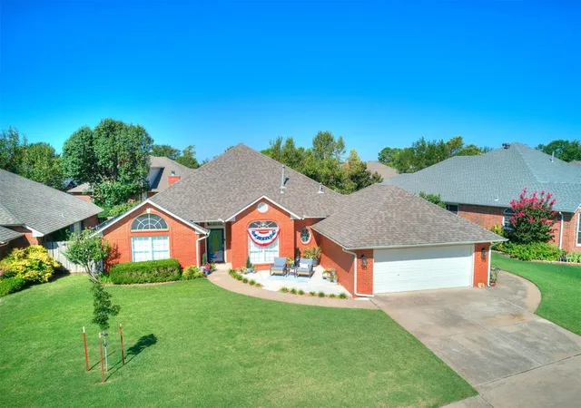 2nd image of 804 Fairway Dr, Norman, OK 73069 | MLS# 1241362