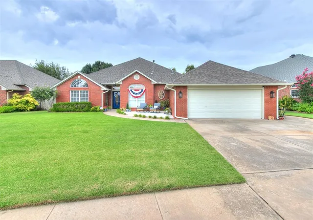 3rd image of 804 Fairway Dr, Norman, OK 73069 | MLS# 1241362