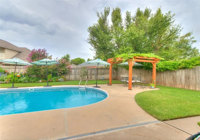 Photo 3 of Single family home for sale at 804 Fairway Dr, Norman, OK 73069 | MLS# 1241362 | Listing updated on 2026-10-07
