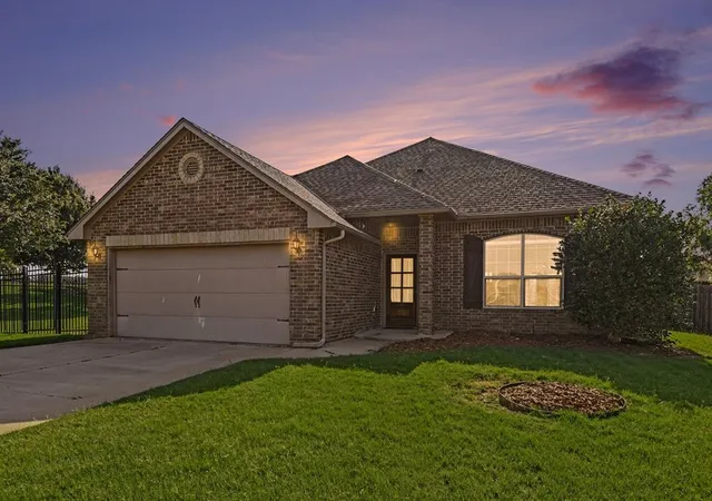 Photo 2 of Sale Pending at 2132 Newbrook Dr, Edmond, OK 73003 | MLS# 1241366 | Listing updated on 2026-08-07