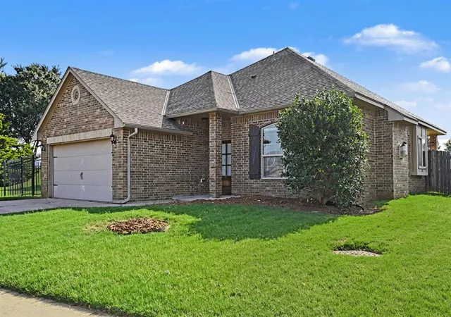 Photo 3 of Sale Pending at 2132 Newbrook Dr, Edmond, OK 73003 | MLS# 1241366 | Listing updated on 2026-08-07