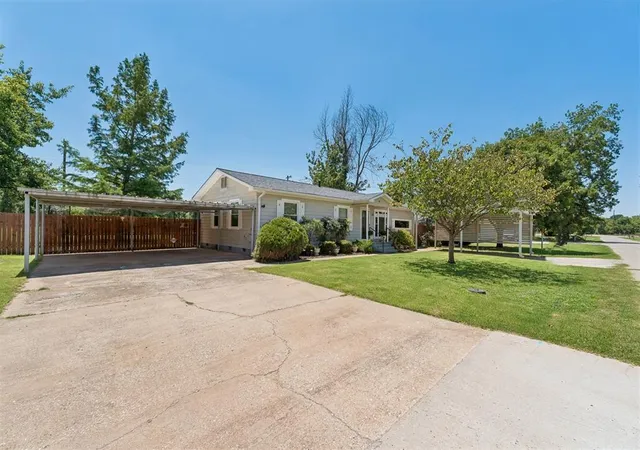 2nd image of 811 2nd St, Maysville, OK 73057 | MLS# 1241371