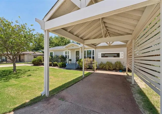 3rd image of 811 2Nd St, Maysville, OK 73057 | MLS# 1241371