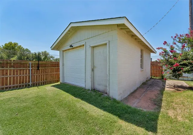48th image of 811 2nd St, Maysville, OK 73057 | MLS# 1241371