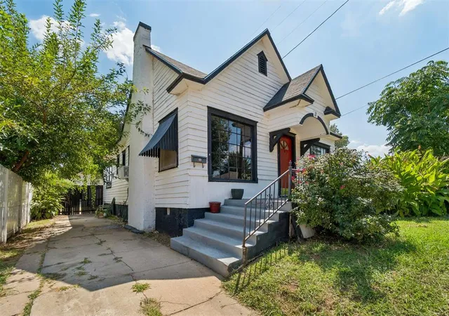 1st image of 11 W Drummond St, Shawnee, OK 74801 | MLS# 1241376