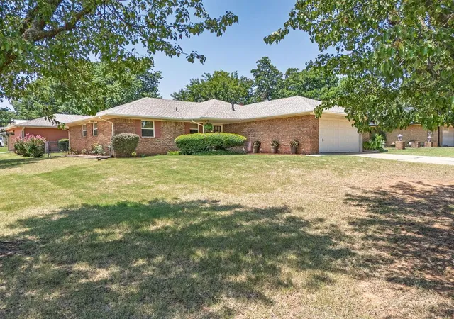 2nd image of 29 Sequoyah Blvd, Shawnee, OK 74801 | MLS# 1241385