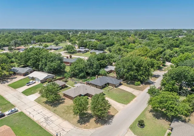 3rd image of 29 Sequoyah Blvd, Shawnee, OK 74801 | MLS# 1241385
