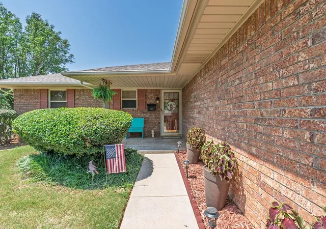 5th image of 29 Sequoyah Blvd, Shawnee, OK 74801 | MLS# 1241385