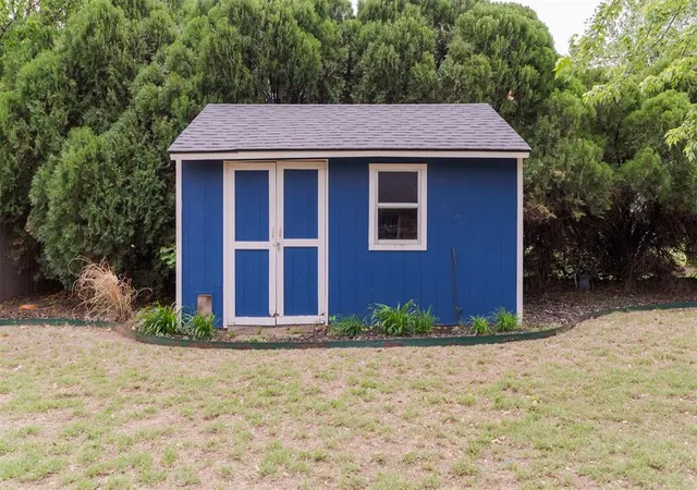 34th image of 320 Elwood Dr, Edmond, OK 73013 | MLS# 1241387