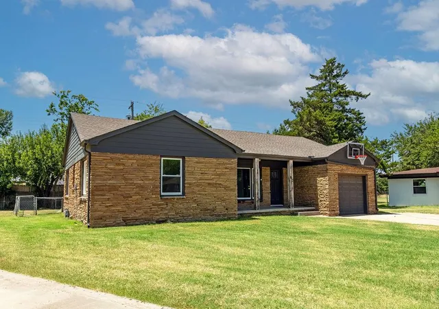 2nd image of 812 Allison Pl, El Reno, OK 73036 | MLS# 1241390