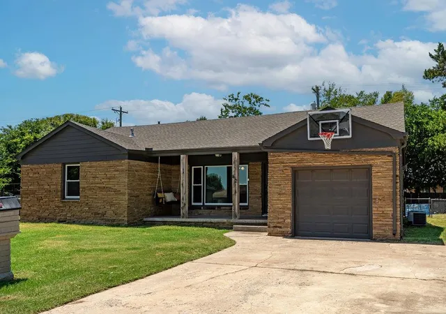 Photo 3 of Single family home for sale at 812 Allison Pl, El Reno, OK 73036 | MLS# 1241390 | Listing updated on 2026-07-30