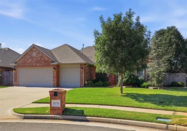 3rd image of 10716 Nw 37Th St, Yukon, OK 73099 | MLS# 1241391