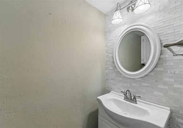 Condo for sale in building located at 14323 N Pennsylvannia Ave, Oklahoma City, OK 73134 - Unit #18C