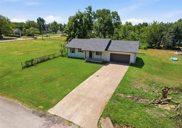 image of 508 E Washington St, Tecumseh, OK 74873 | MLS# 1241416