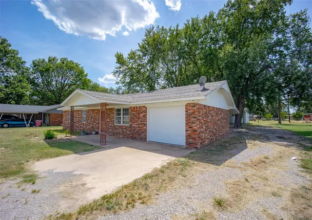 Photo 3 of Sale Pending at 13224 S Highway 76, Lindsay, OK 73052 | MLS# 1241422 | Listing updated on 2026-08-22