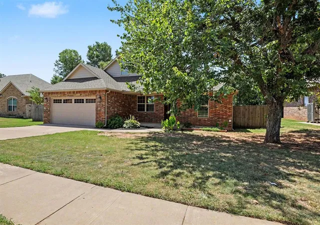 2nd image of 1022 Fox Run Ln, Blanchard, OK 73010 | MLS# 1241427