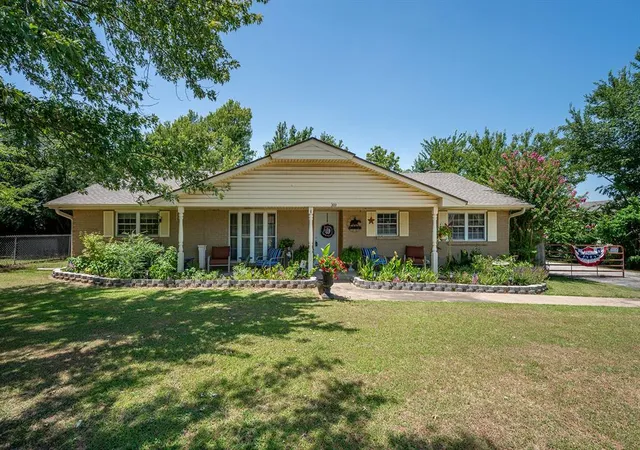 1st image of 319 S Main St, Mc Loud, OK 74851 | MLS# 1241444
