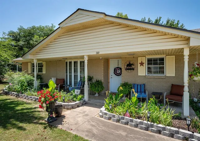 3rd image of 319 S Main St, Mc Loud, OK 74851 | MLS# 1241444