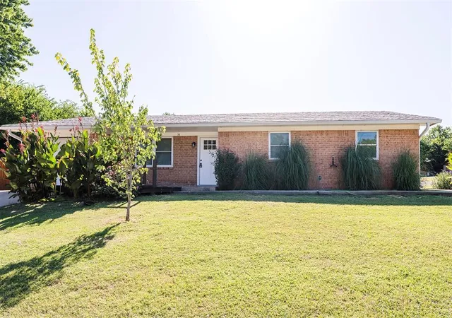 2nd image of 14 Crown Point, Pauls Valley, OK 73075 | MLS# 1241448