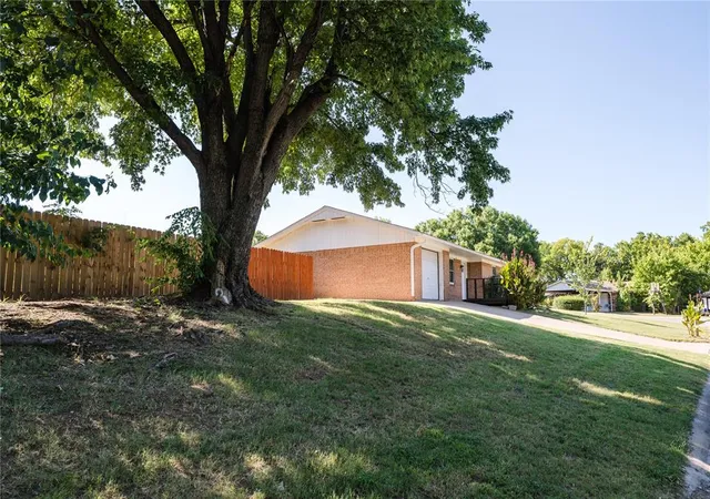 Photo 3 of Single family home for sale at 14 Crown Point, Pauls Valley, OK 73075 | MLS# 1241448 | Listing updated on 2026-09-30