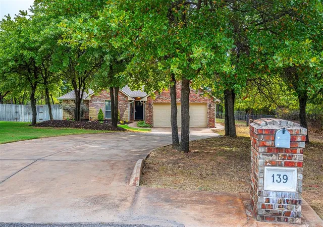 3rd image of 139 Tulip Trl, Edmond, OK 73025 | MLS# 1241456