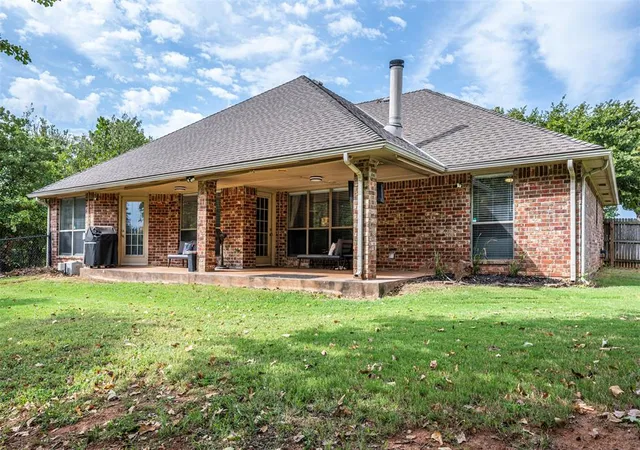 5th image of 139 Tulip Trl, Edmond, OK 73025 | MLS# 1241456