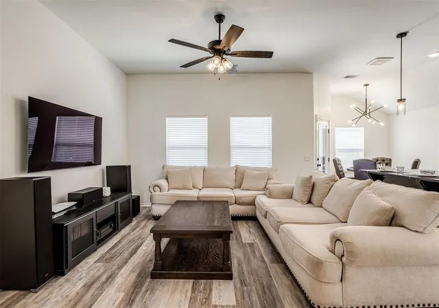 Photo 3 of Single family home for sale at 305 Pergola St, Yukon, OK 73099 | MLS# 1241457 | Listing updated on 2026-09-21