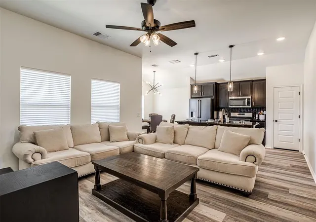 Photo 4 of Single family home for sale at 305 Pergola St, Yukon, OK 73099 | MLS# 1241457 | Listing updated on 2026-09-21