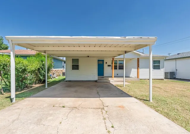 2nd image of 1105 N Mckinley Ave, Shawnee, OK 74801 | MLS# 1241463